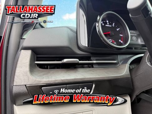 Used 2024 Kia Carnival EX FWD image 33