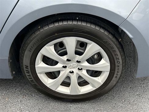 Used 2023 Toyota Corolla LE image 12