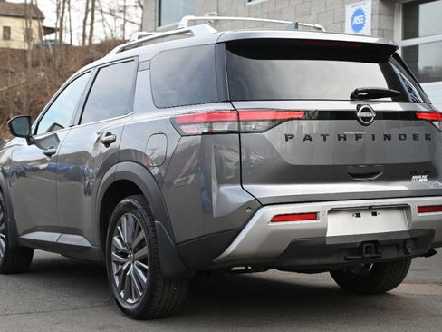Used 2023 Nissan Pathfinder SL w/ SL Premium Package image 4
