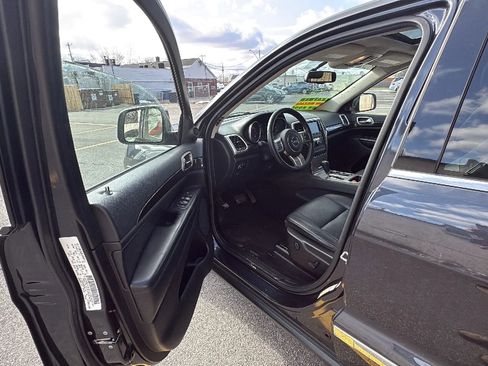 Used 2012 Jeep Grand Cherokee Laredo AWD/4WD image 19