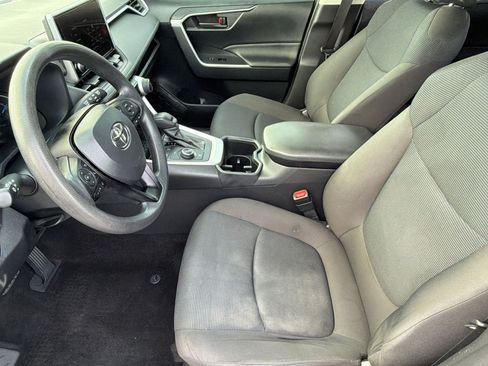 Used 2023 Toyota RAV4 LE AWD/4WD image 5