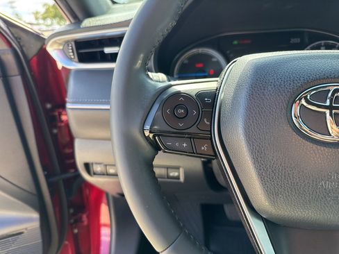 Used 2023 Toyota Venza XLE image 35