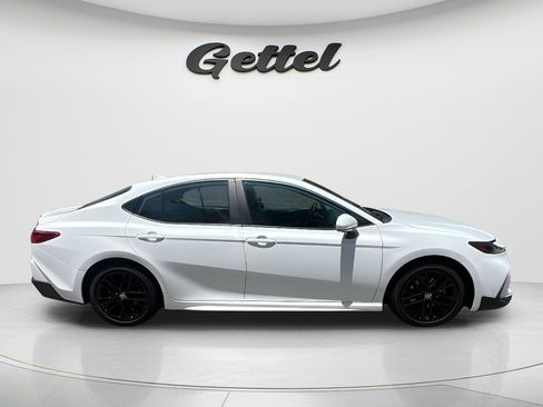 Used 2025 Toyota Camry SE w/ Convenience Package FWD image 4