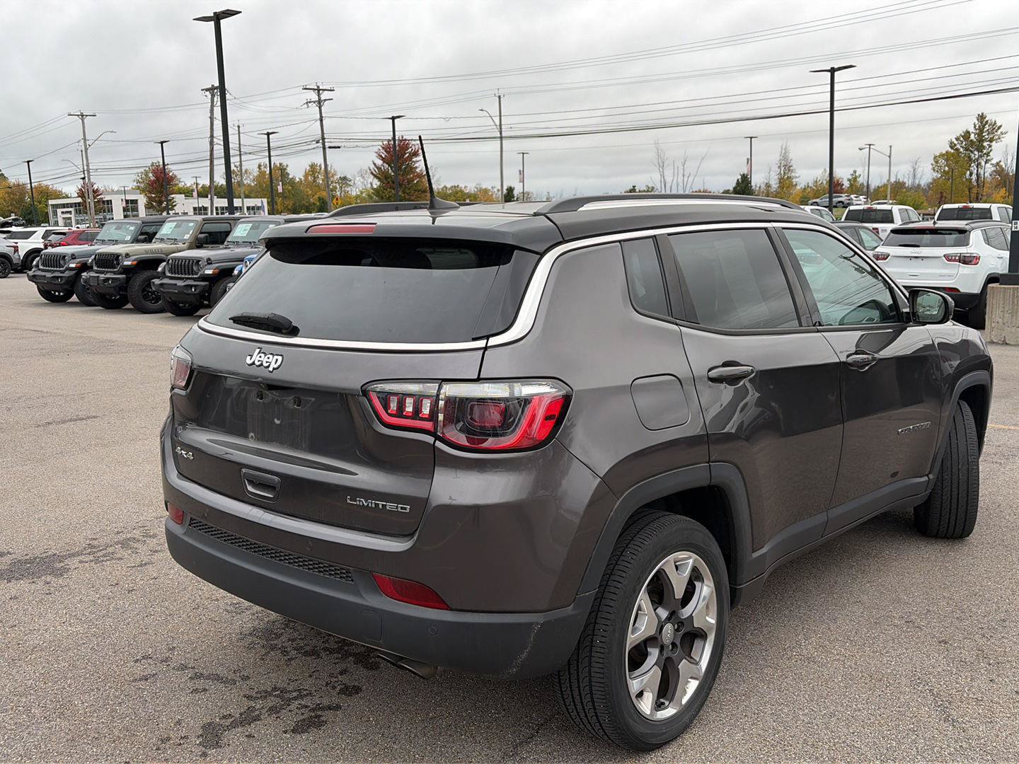 Used 2021 Jeep Compass Limited AWD/4WD image 2