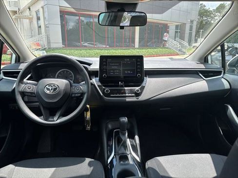 Certified 2020 Toyota Corolla LE FWD image 17