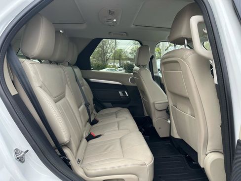 Used 2020 Land Rover Discovery Landmark AWD/4WD image 25
