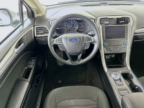 Used 2020 Ford Fusion SE image 4
