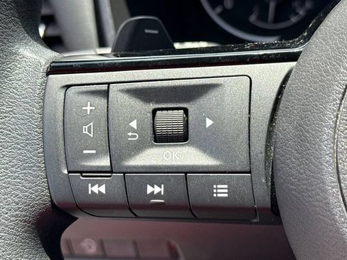 Used 2023 Nissan Rogue SV FWD image 24