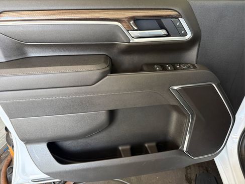 Used 2025 Chevrolet Silverado 2500 LT w/ Convenience Package image 26