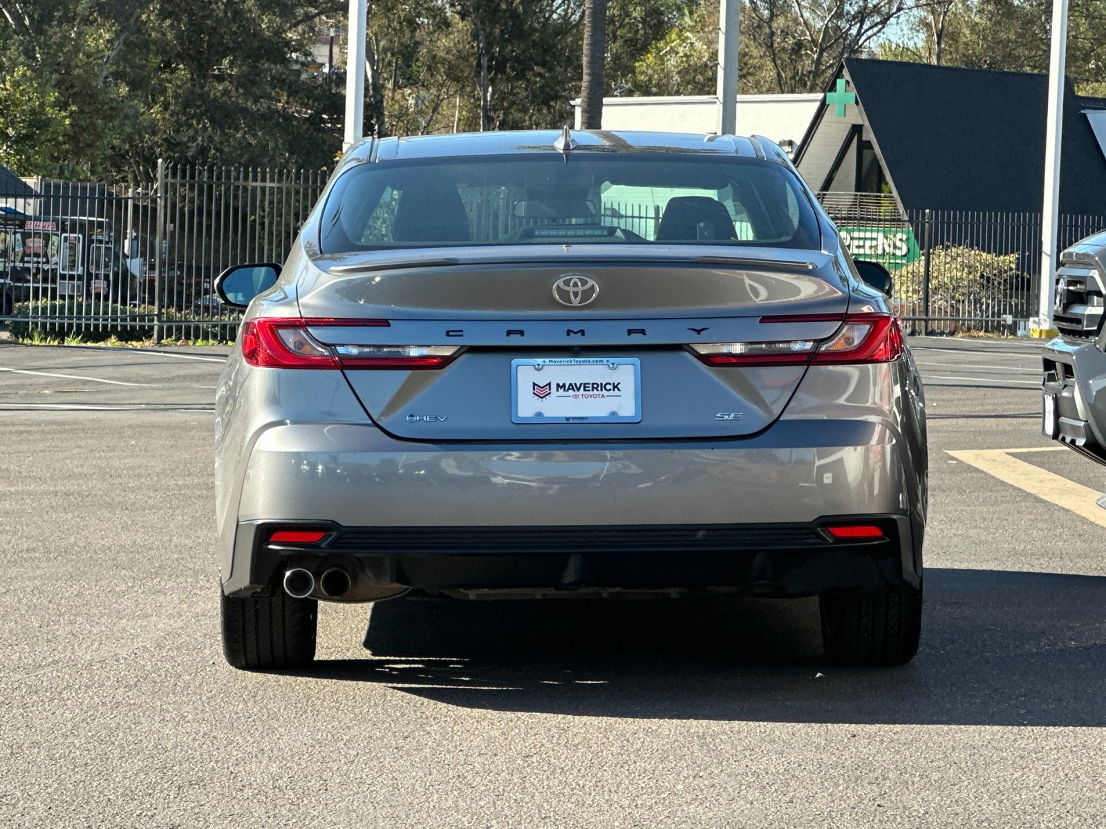 Used 2025 Toyota Camry SE FWD image 4