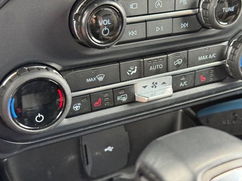 Used 2023 Ford Bronco Wildtrak image 23