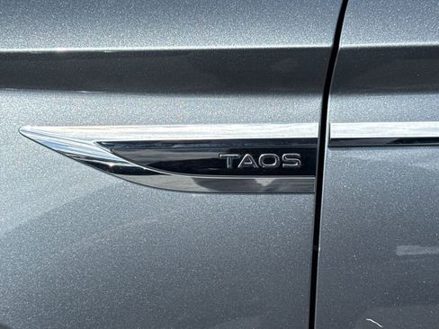 Used 2024 Volkswagen Taos SE FWD image 6