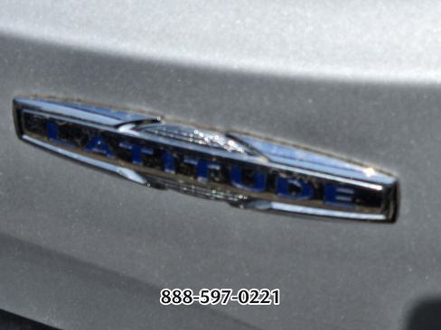 Used 2017 Jeep Renegade Latitude w/ Popular Equipment Group image 6