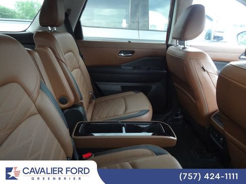 Used 2024 Nissan Pathfinder Platinum AWD/4WD image 12