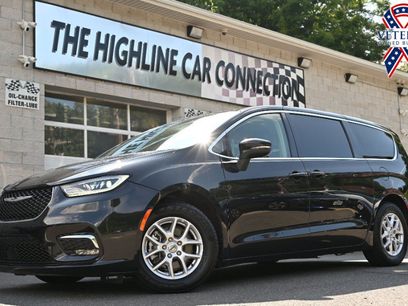 Used 2023 Chrysler Pacifica Touring-L