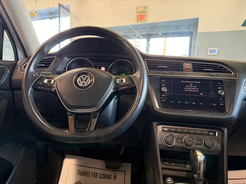 Used 2018 Volkswagen Tiguan SE w/ Panoramic Sunroof Package image 15