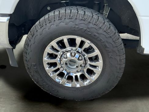 Certified 2020 Ford F250 XLT w/ XLT Premium Package AWD/4WD image 37