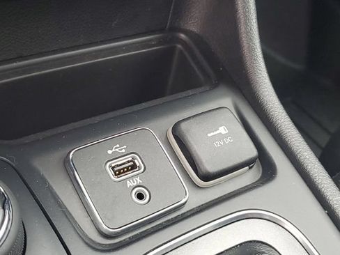 Used 2019 Jeep Cherokee Trailhawk w/ Cold Weather Group AWD/4WD image 16
