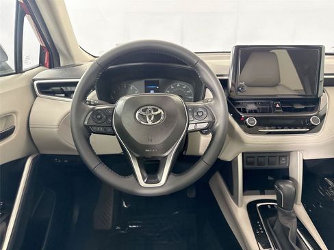 Used 2024 Toyota Corolla Cross LE FWD image 31