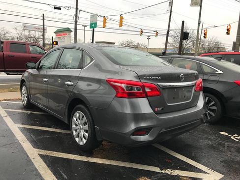 Used 2017 Nissan Sentra S image 4
