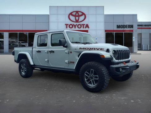 Used 2024 Jeep Gladiator Mojave AWD/4WD image 9
