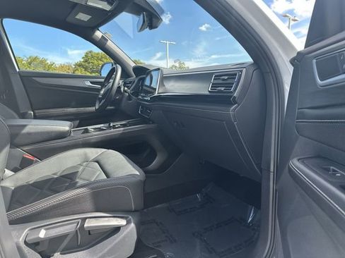 Used 2024 Volkswagen Atlas Cross Sport SE image 29