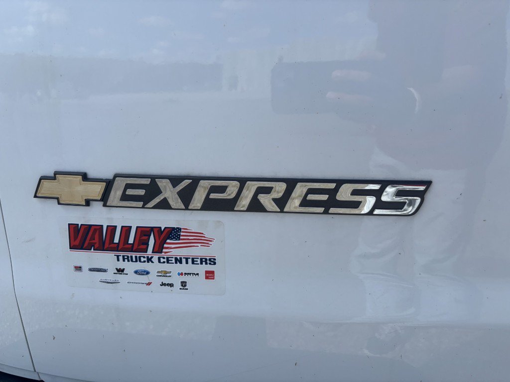 Used 2025 Chevrolet Express 2500 w/ Driver Convenience Package RWD image 17