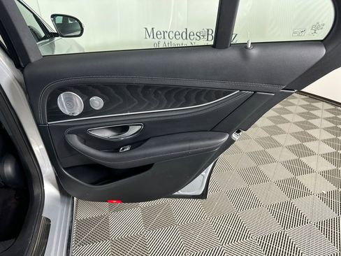 Used 2019 Mercedes-Benz E 300 4MATIC image 18