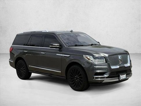 Used 2018 Lincoln Navigator Reserve w/ Technology Package AWD/4WD image 3