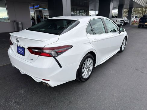 Used 2017 Ford Escape SE w/ Equipment Group 201A image 4