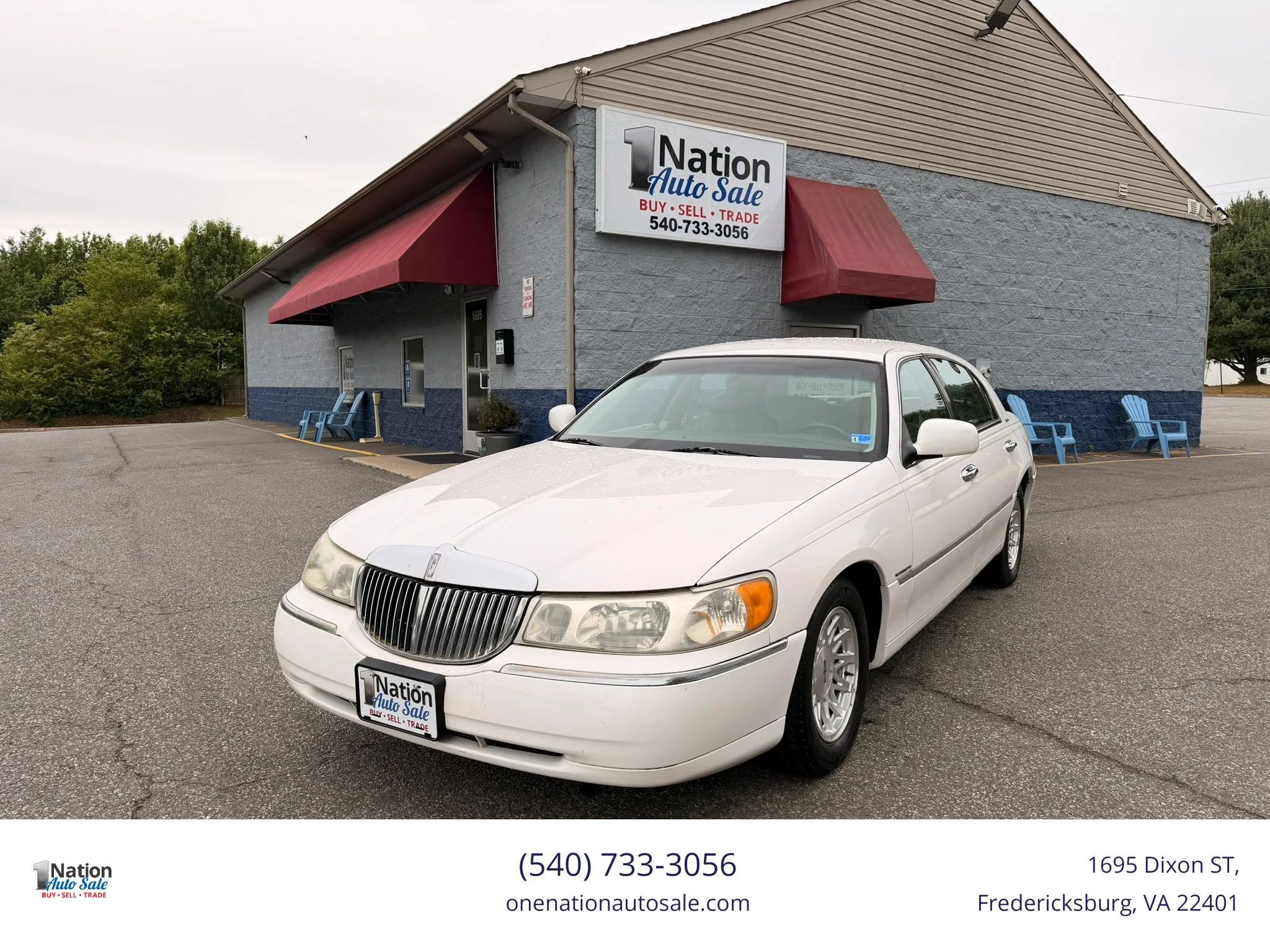 Used 1999 Lincoln Town Car Signature RWD image 1