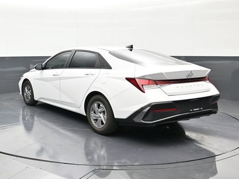 Used 2024 Hyundai Elantra SE FWD image 3