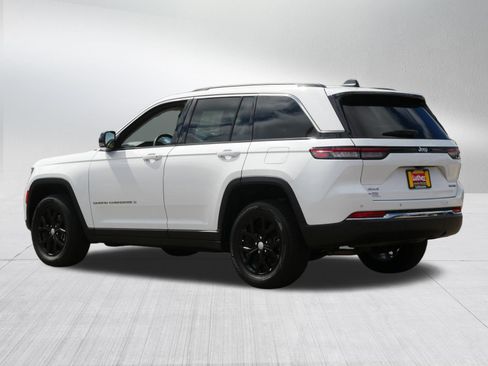 Used 2023 Jeep Grand Cherokee Limited AWD/4WD image 5