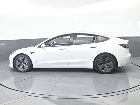 Used 2021 Tesla Model 3 Standard Range Plus RWD image 3