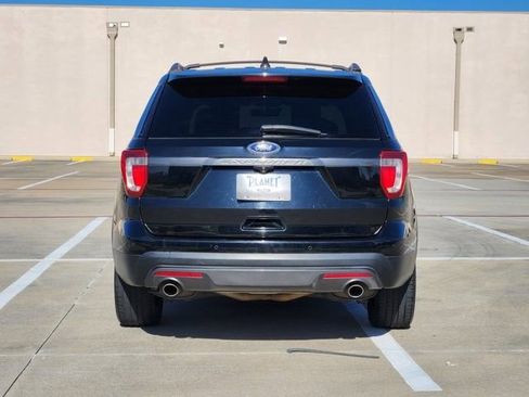 Used 2017 Ford Explorer XLT w/ Equipment Group 202A image 6