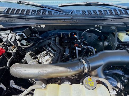 Used 2024 Ford Expedition Max XLT image 32