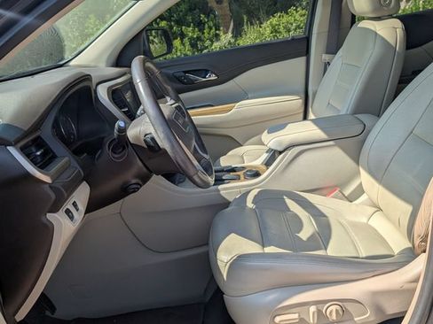 Used 2019 GMC Acadia Denali w/ Technology Package FWD image 12