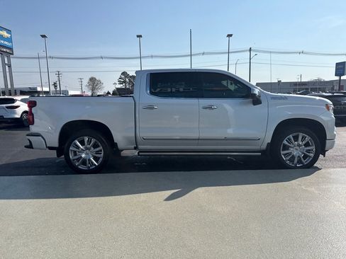 Used 2024 Chevrolet Silverado 1500 High Country AWD/4WD image 7
