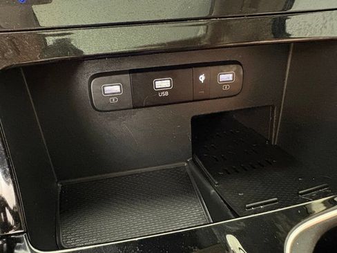 Used 2024 Kia Carnival SX Prestige FWD image 32