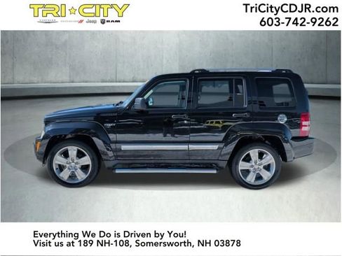 Used 2012 Jeep Liberty Limited Jet w/ Chrome Accents Group image 2