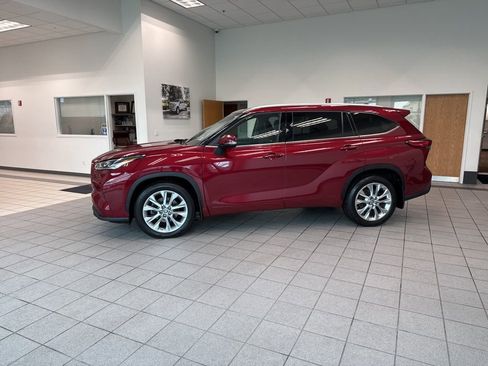 Used 2020 Toyota Highlander Limited AWD/4WD image 4