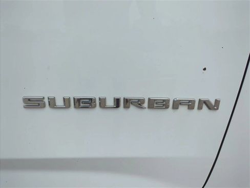 Used 2021 Chevrolet Suburban LT RWD image 22