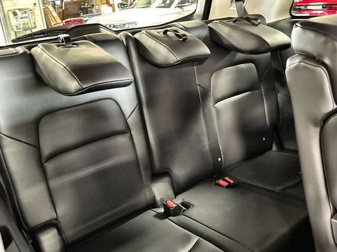 Used 2025 Nissan Pathfinder SL FWD image 30