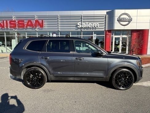 Used 2022 Kia Telluride SX w/ SX Prestige Package image 2