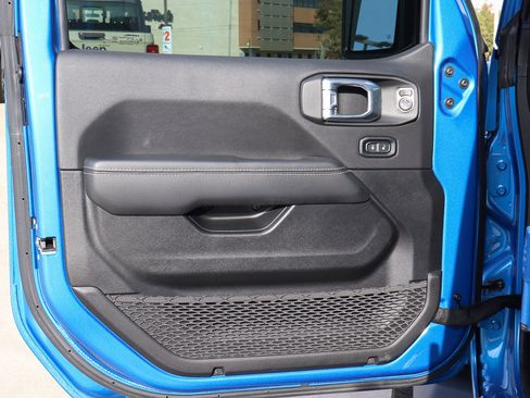 Used 2022 Jeep Wrangler Unlimited Sahara w/ Cold Weather Group image 15