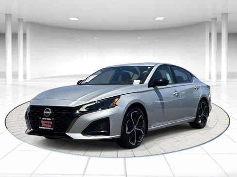 Certified 2025 Nissan Altima 2.5 SR w/ SR Premium Package FWD image 1