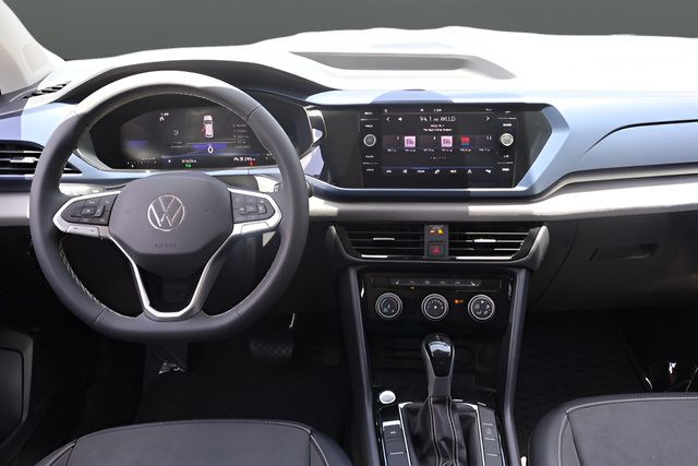 Certified 2023 Volkswagen Taos SE FWD image 15