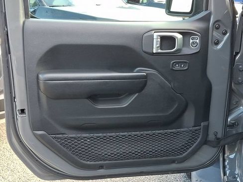 Used 2020 Jeep Wrangler Sport AWD/4WD image 12