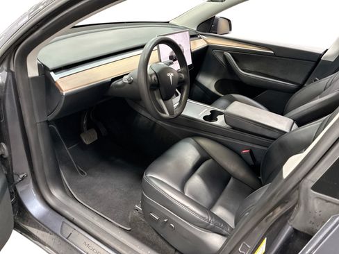 Certified 2023 Tesla Model Y Long Range AWD/4WD image 9