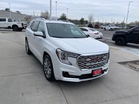 Used 2024 GMC Terrain Denali w/ Denali Premium Package AWD/4WD image 7